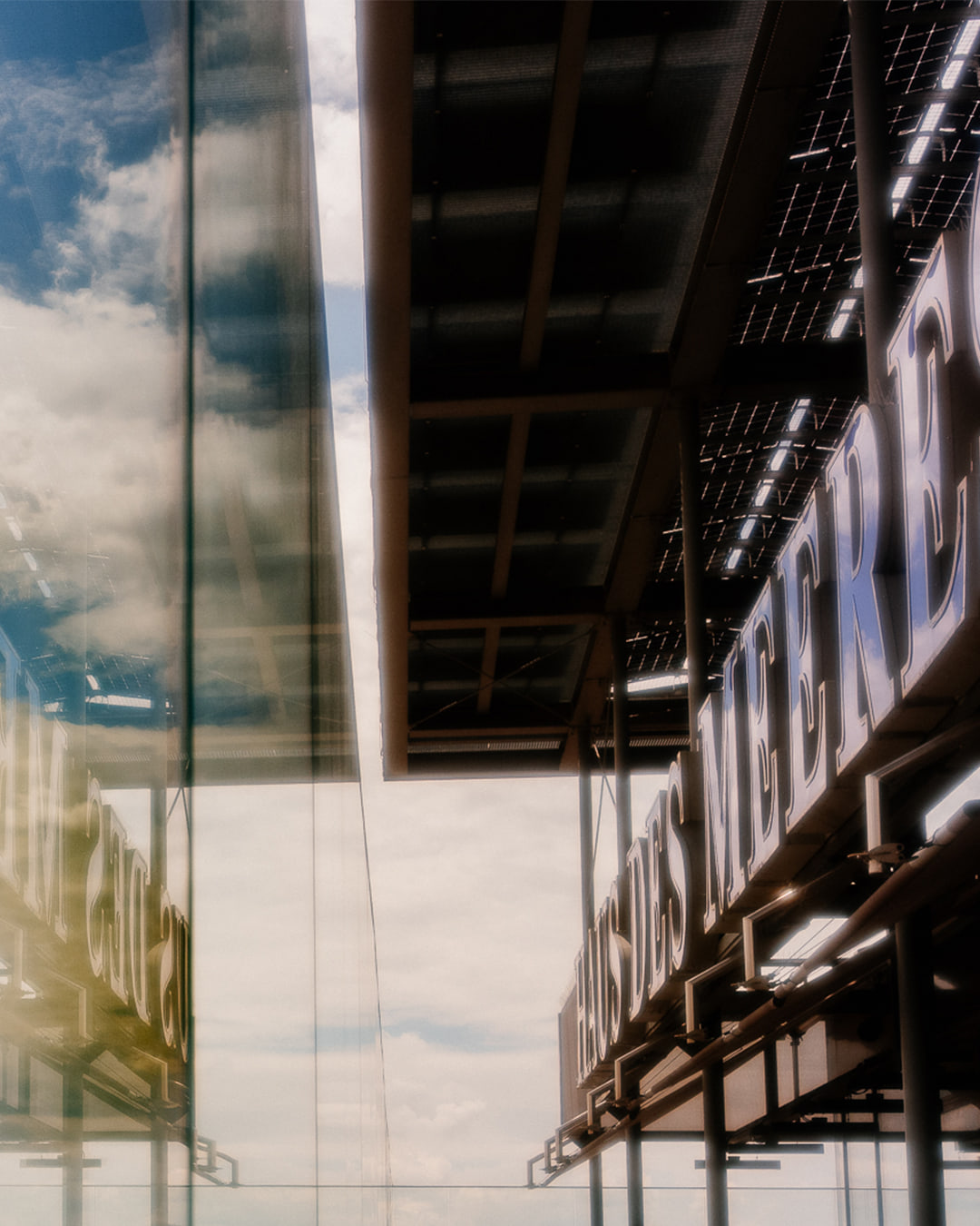 De Morgen — carousel 18